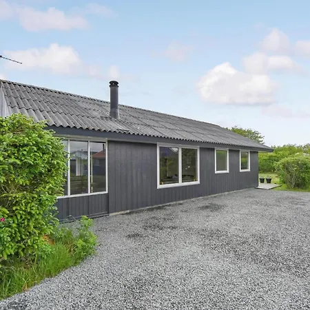 3 Bedroom Cozy Home In Hvide Sande