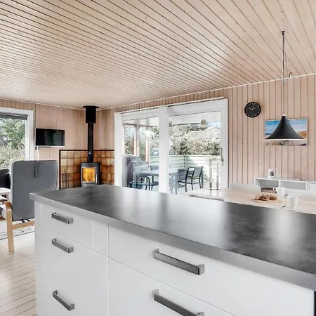 3 Bedroom Cozy Home In Hvide Sande