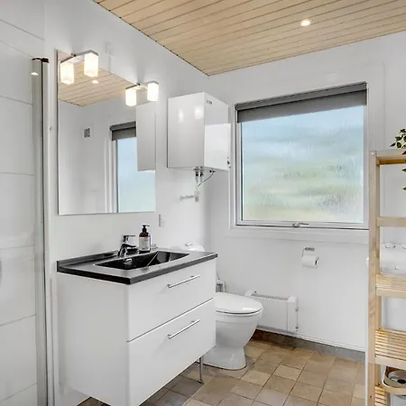 3 Bedroom Cozy Home In Hvide Sande Holiday home