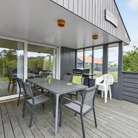 3 Bedroom Cozy Home In Hvide Sande *
