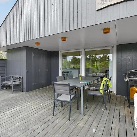 3 Bedroom Cozy Home In Hvide Sande