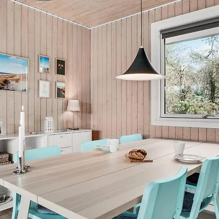 3 Bedroom Cozy Home In Hvide Sande